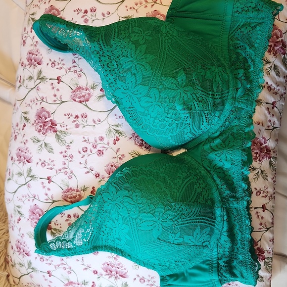 Cacique 40C Bra - Picture 3 of 3